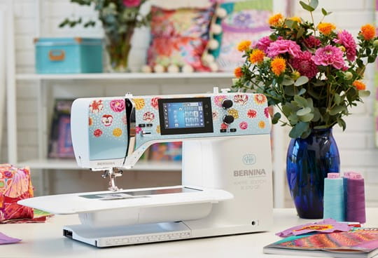 ベルニナ570 QEケイフエディション - ソーイングルームの華やぎ - BERNINA